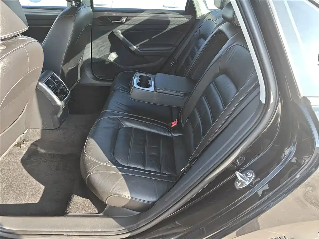 Volkswagen Passat 2017 330TSI DSG Prestige фото 17