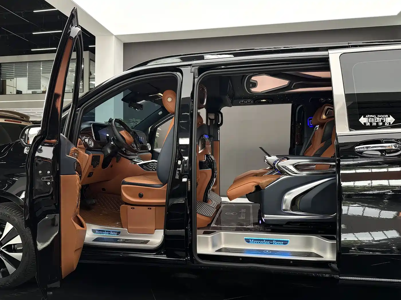 Mercedes-Benz Vito 2023 2.0T Business 7-Seater фото 11