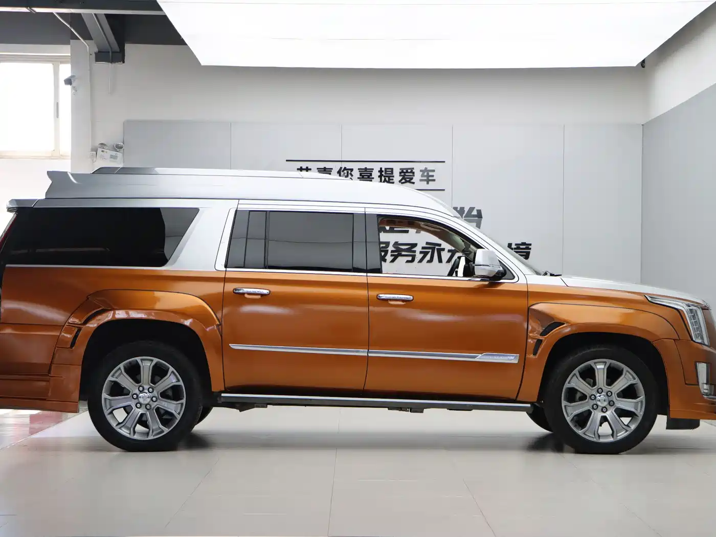 Cadillac Escalade 2017 6.2L ESV Platinum Extended фото 8