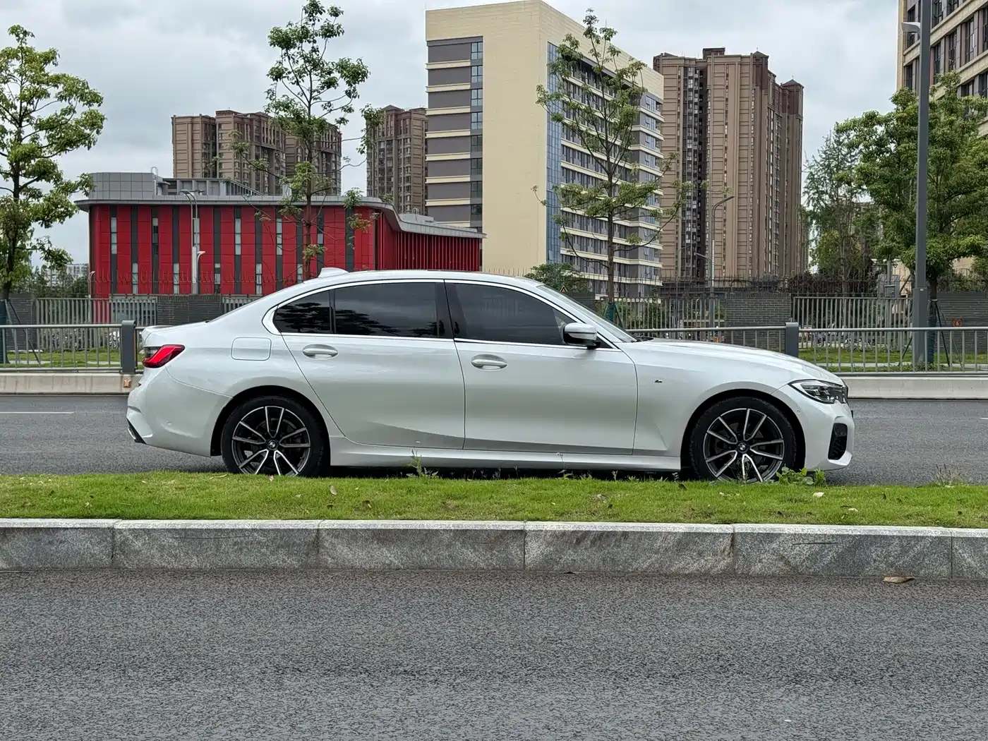 BMW 3 Series 2020 325Li M Sport Package фото 13