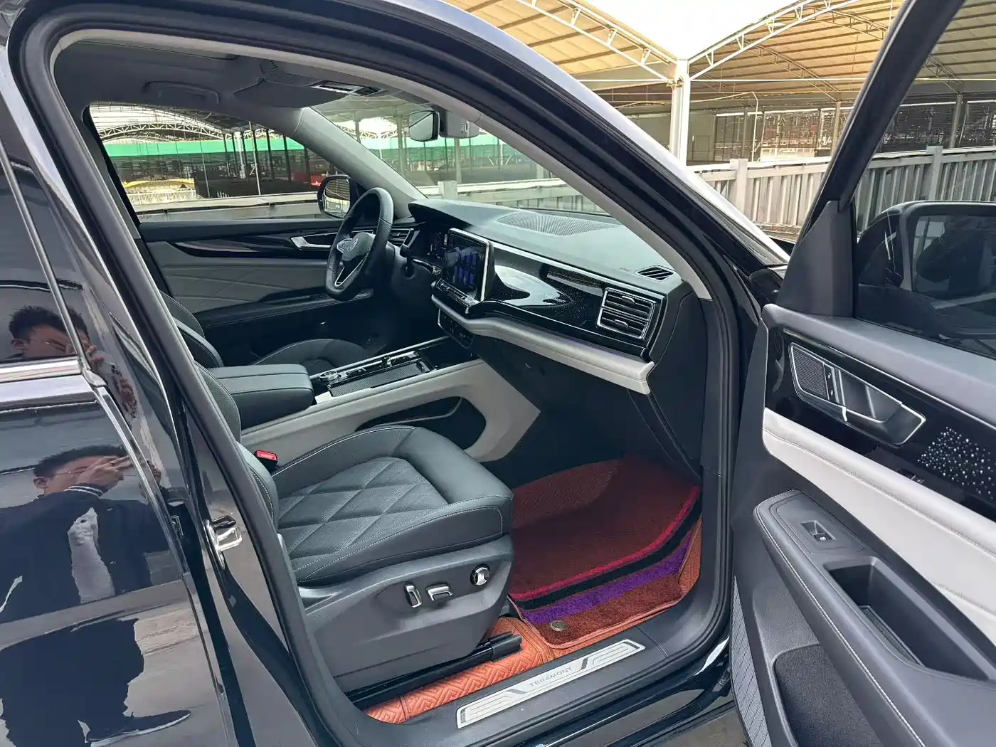 Volkswagen Teramont 2024 380TSI 4WD Dragon Glory Edition фото 7