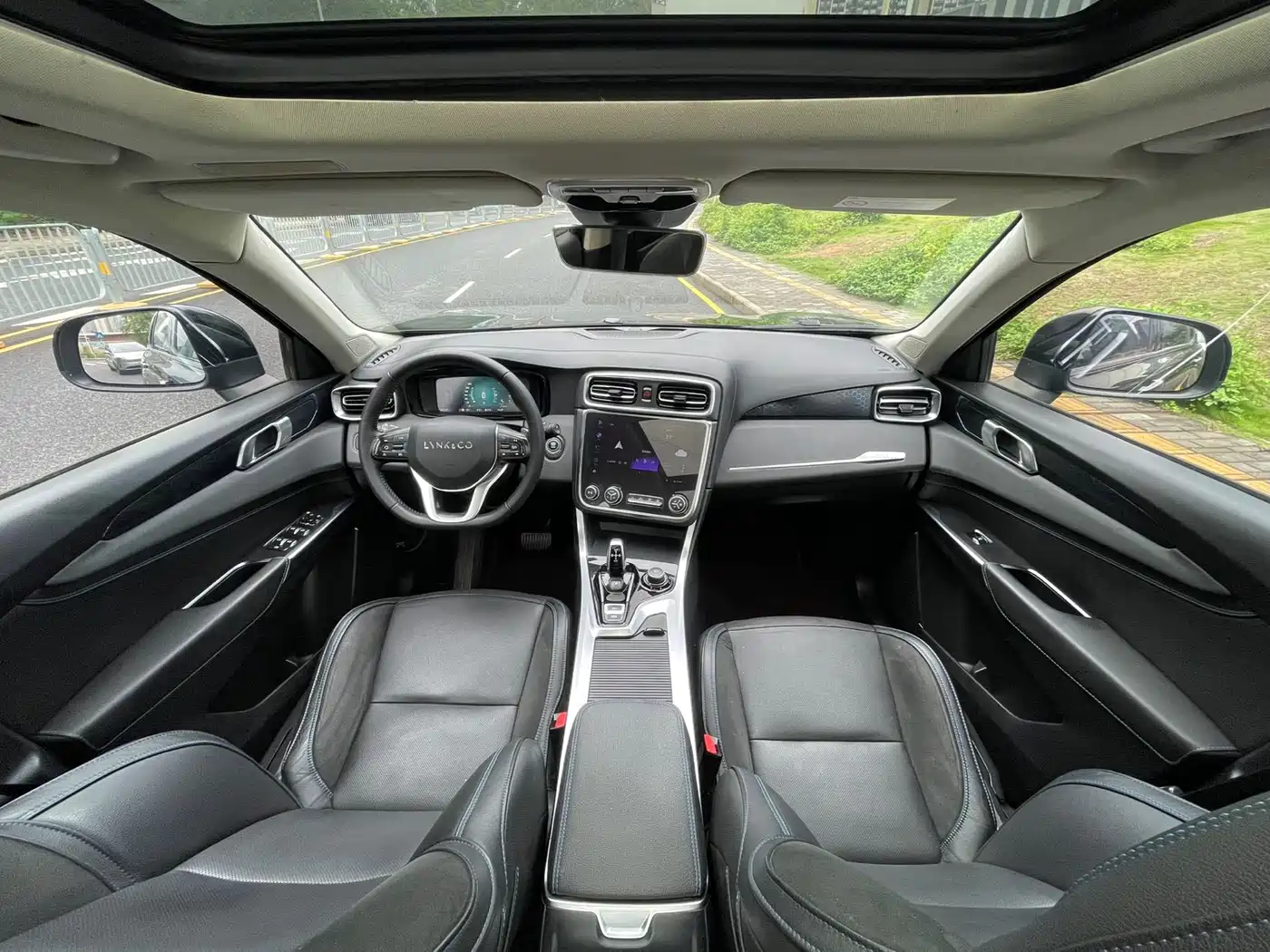 Lynk & Co 01 EM-P 2018 1.5T PHEV Power China V фото 13