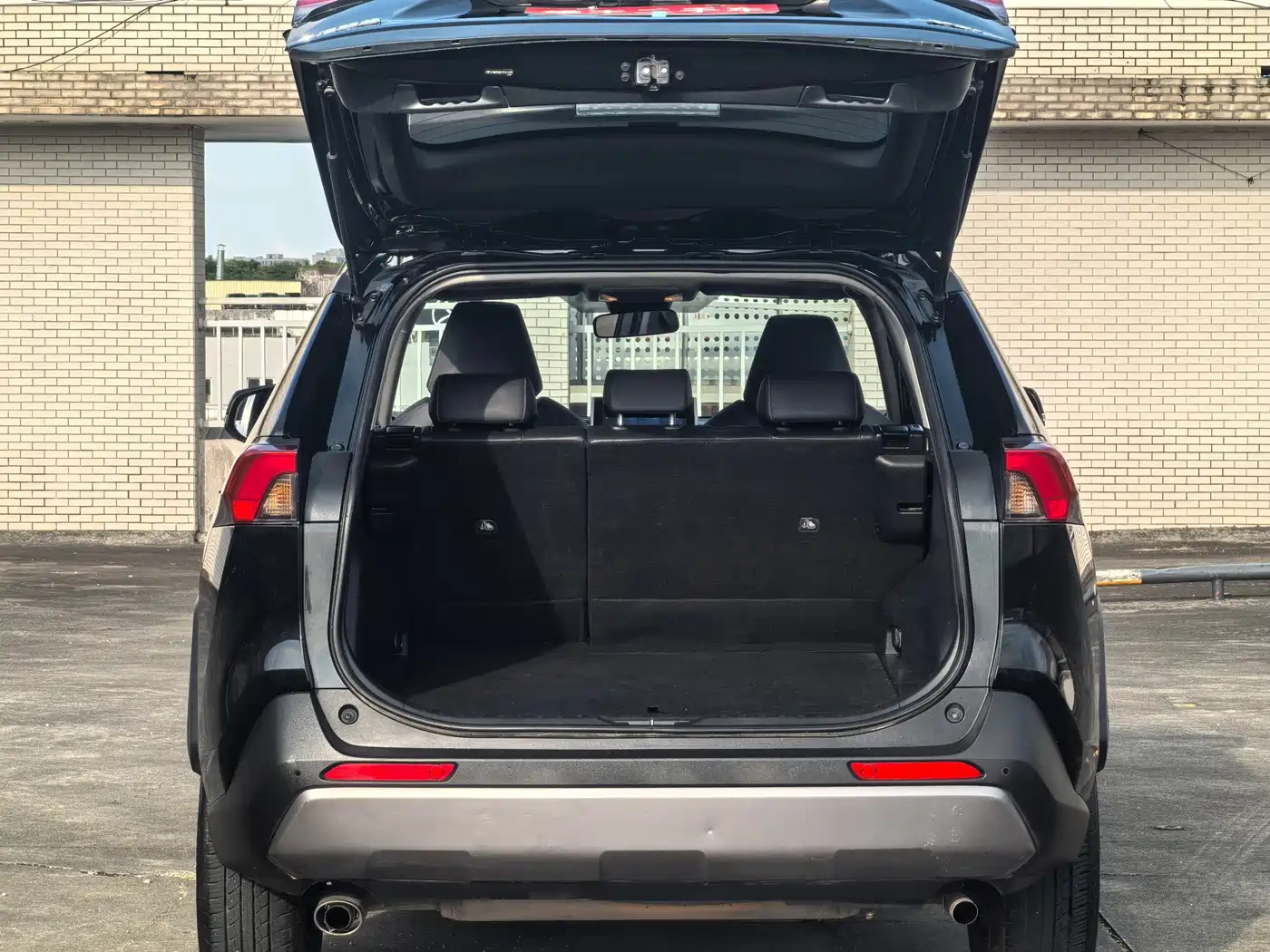 Photo 11 - Toyota RAV4