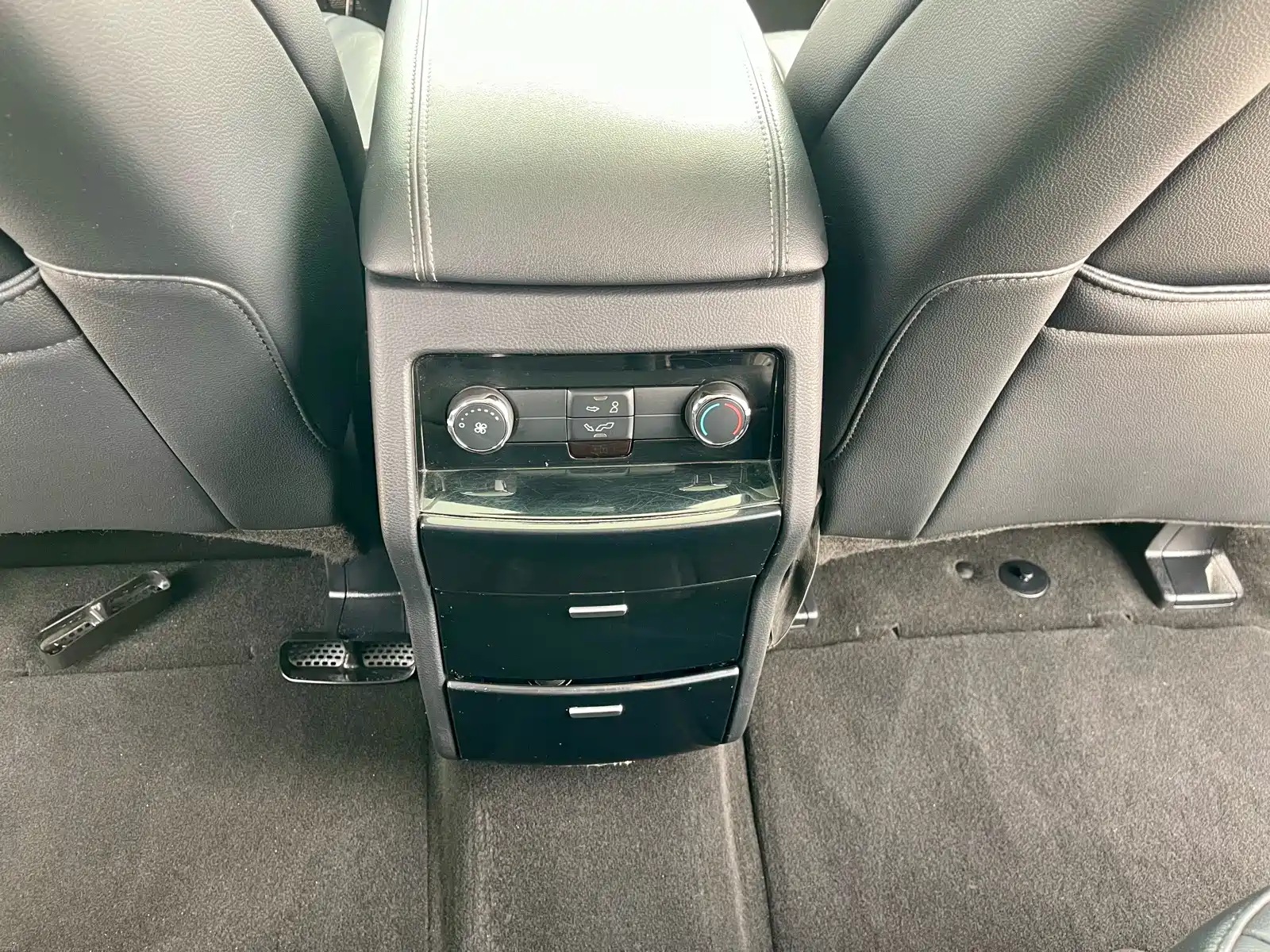 Фото 16 - Ford Edge