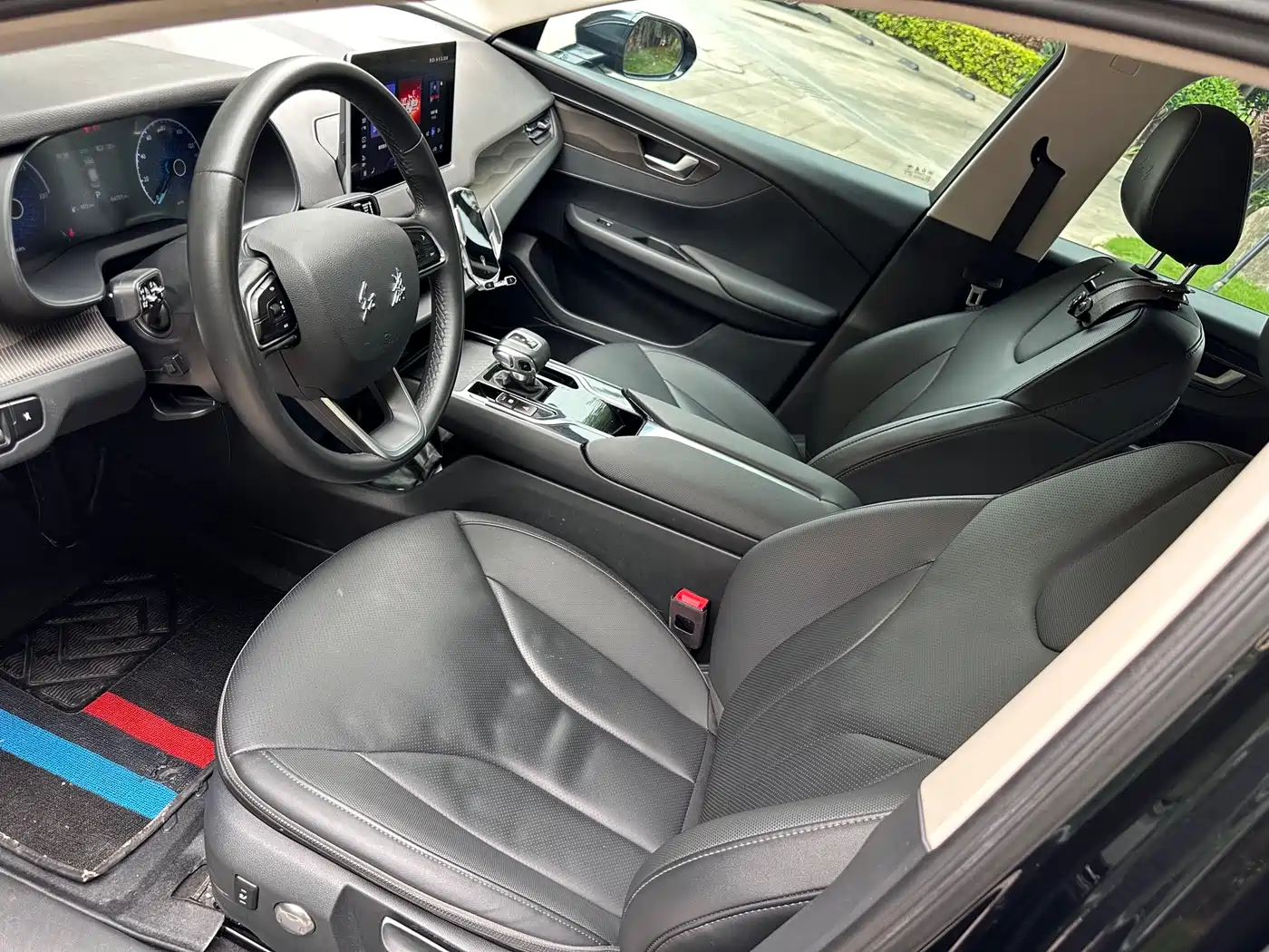 Hongqi E-QM5 2022 431km Charging Enjoyment Edition фото 8