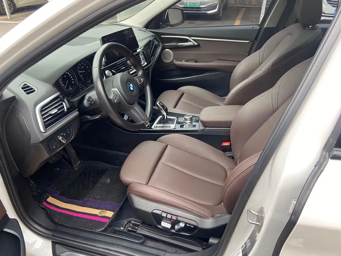 BMW 1 Series 2023 120i M Sport Shadow Edition фото 8