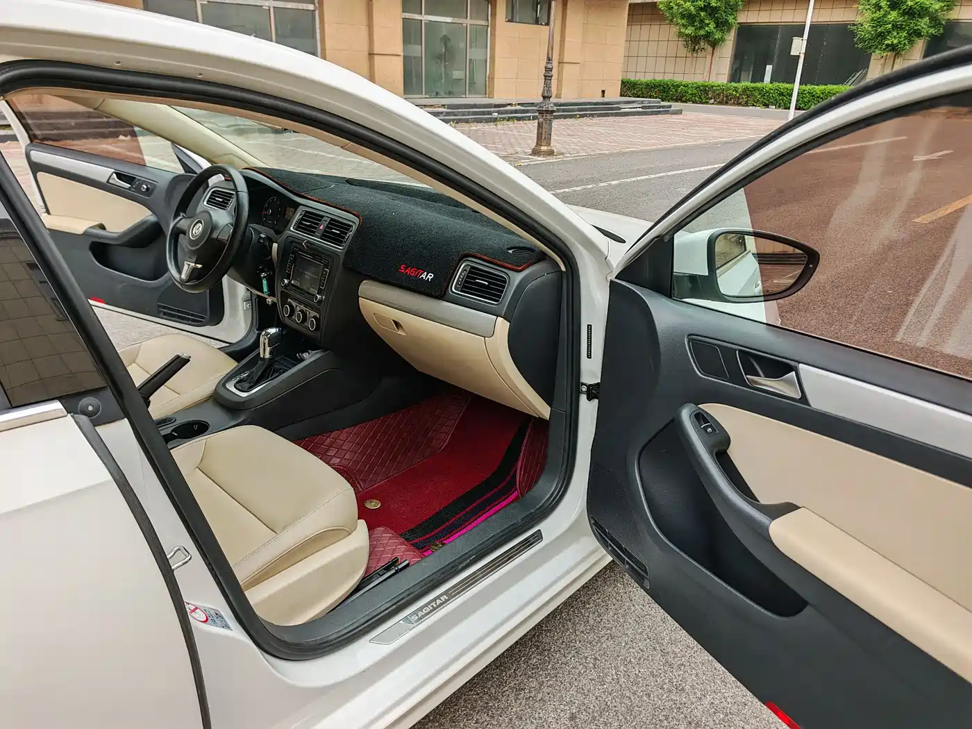 Volkswagen Sagitar 2014 Facelift 1.6L Automatic Comfort фото 12
