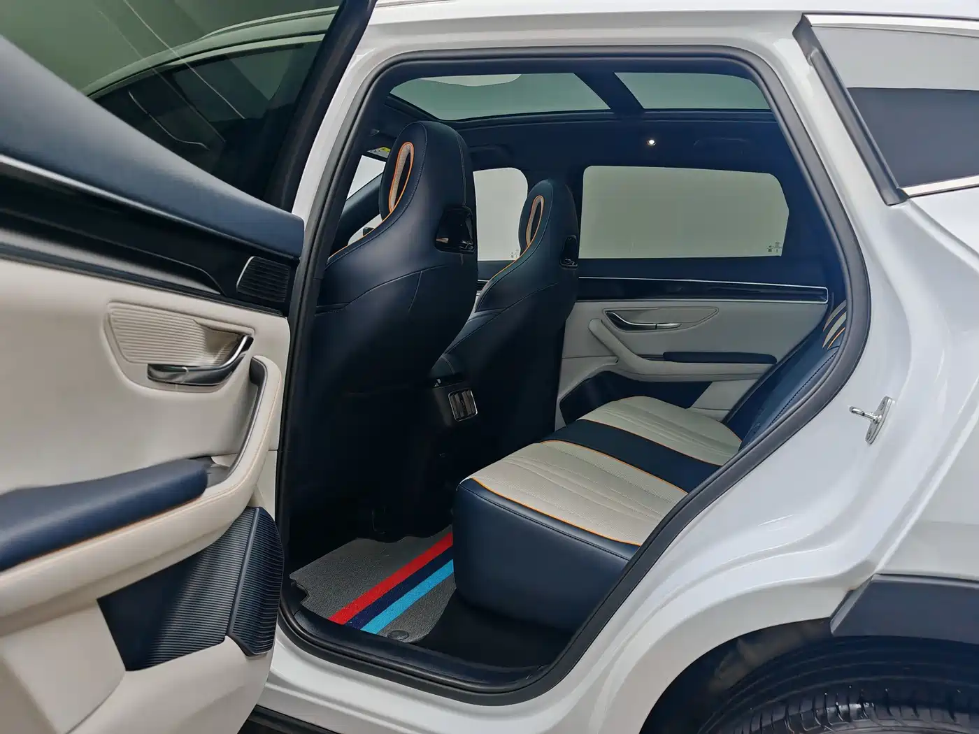 BYD Song PLUS PHEV 2024 Glory Edition DM-i 110km Flagship PLUS фото 17