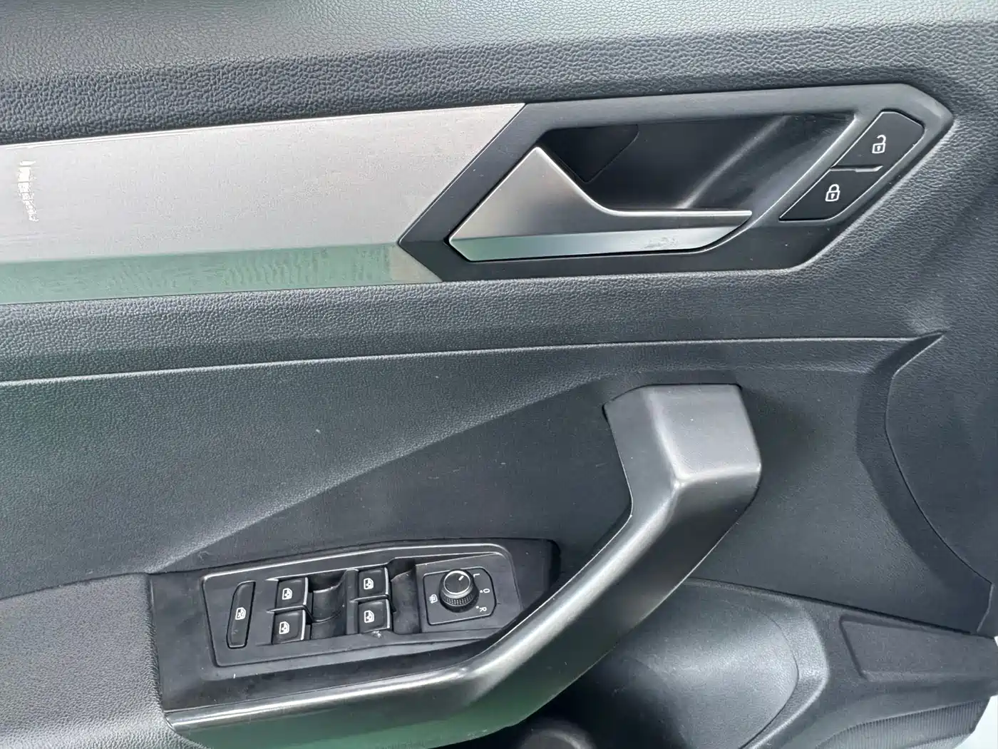 VOLKSWAGEN T ROC EXPLORING SONGS