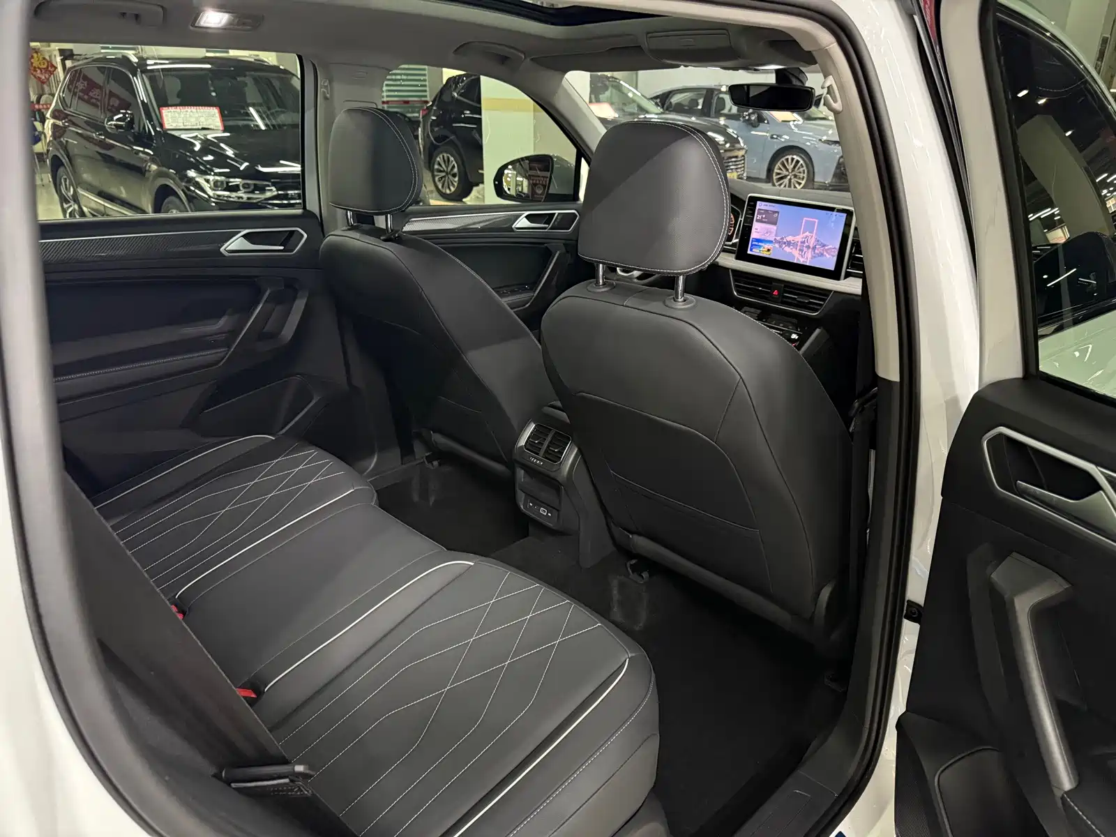 Фото 9 - Volkswagen Tiguan L
