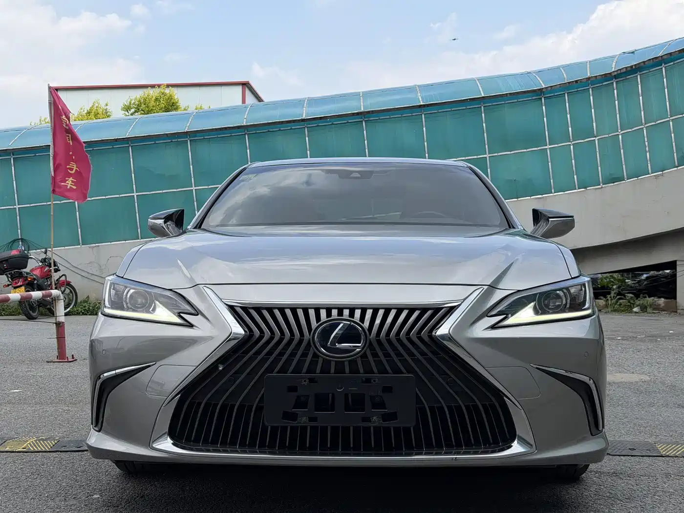 Lexus ES 2018 300h Excellence Edition China V фото 2