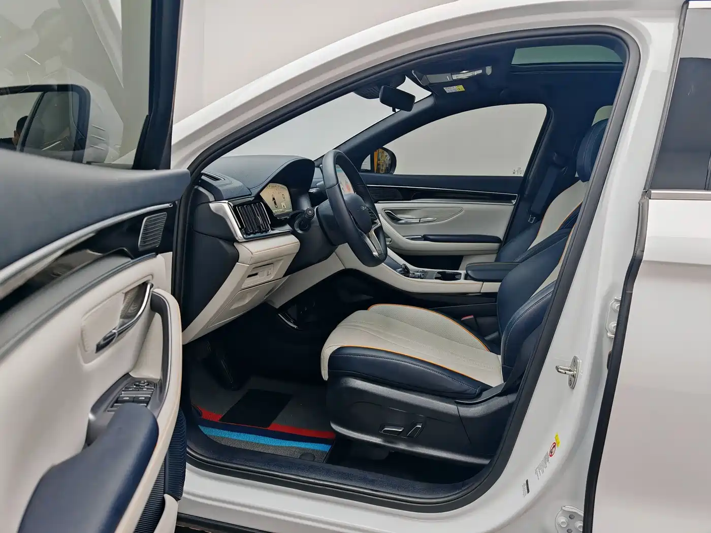 BYD Song PLUS PHEV 2024 Glory Edition DM-i 110km Flagship PLUS фото 14