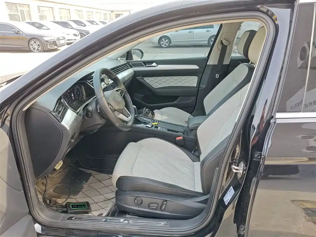 Volkswagen Magotan 2023 Model 2 Million Commemorative Edition 330TSI DSG Luxury фото 16