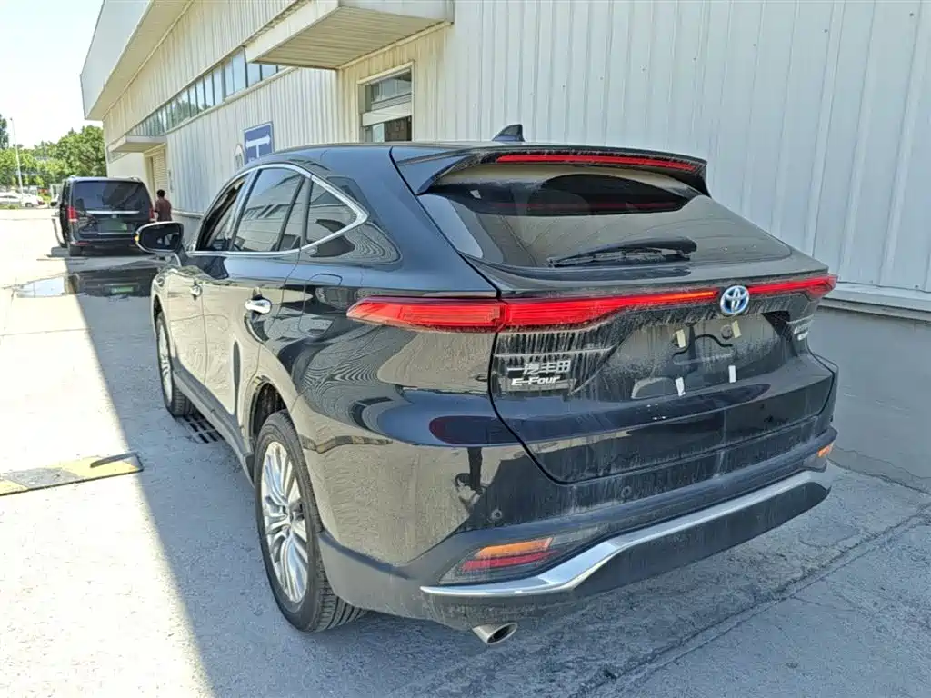 Toyota Lingfang HARRIER 2023 Hybrid 2.5L CVT 4WD Premium Edition фото 5