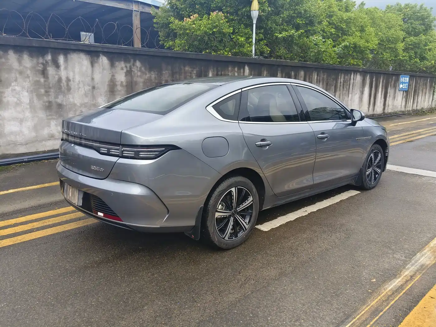 BYD Destroyer 05 2022 DM-i 120KM Premium фото 9