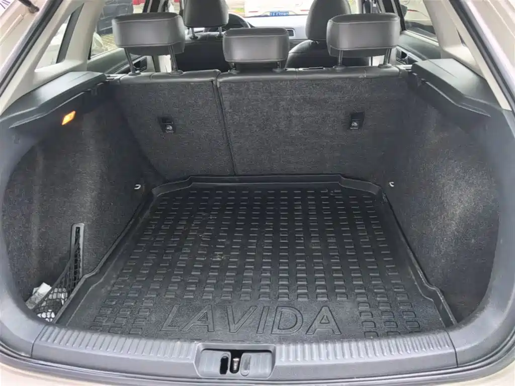Volkswagen Lavida Tour 2013 1.6L Auto Luxury фото 19
