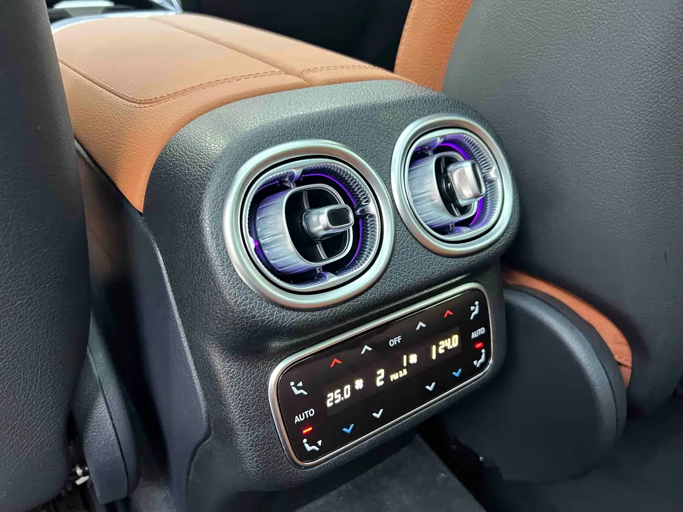 Mercedes-Benz GLC 2024 GLC 260 L 4MATIC Luxury 5-seater фото 15