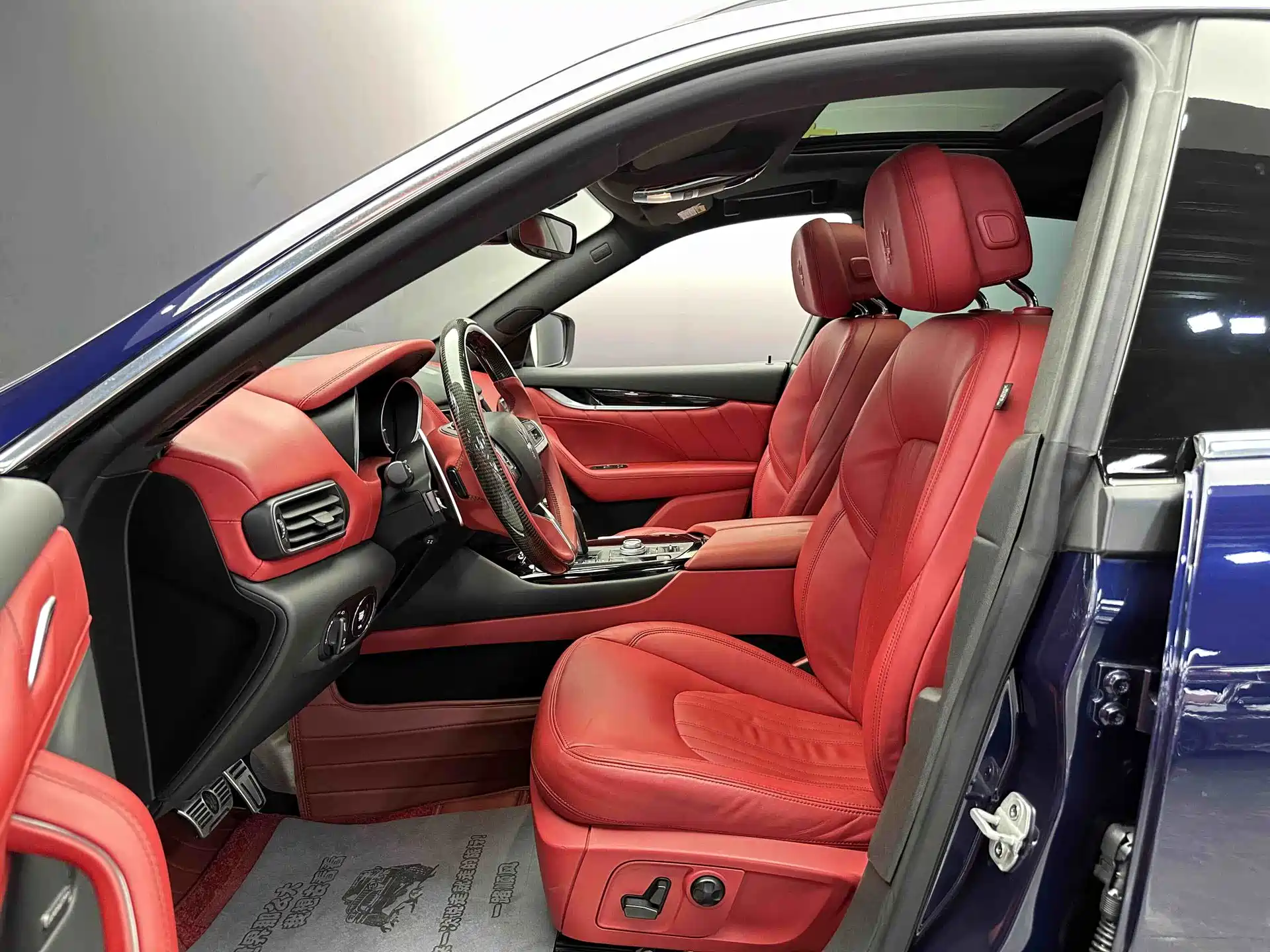 Photo 8 - Maserati Levante