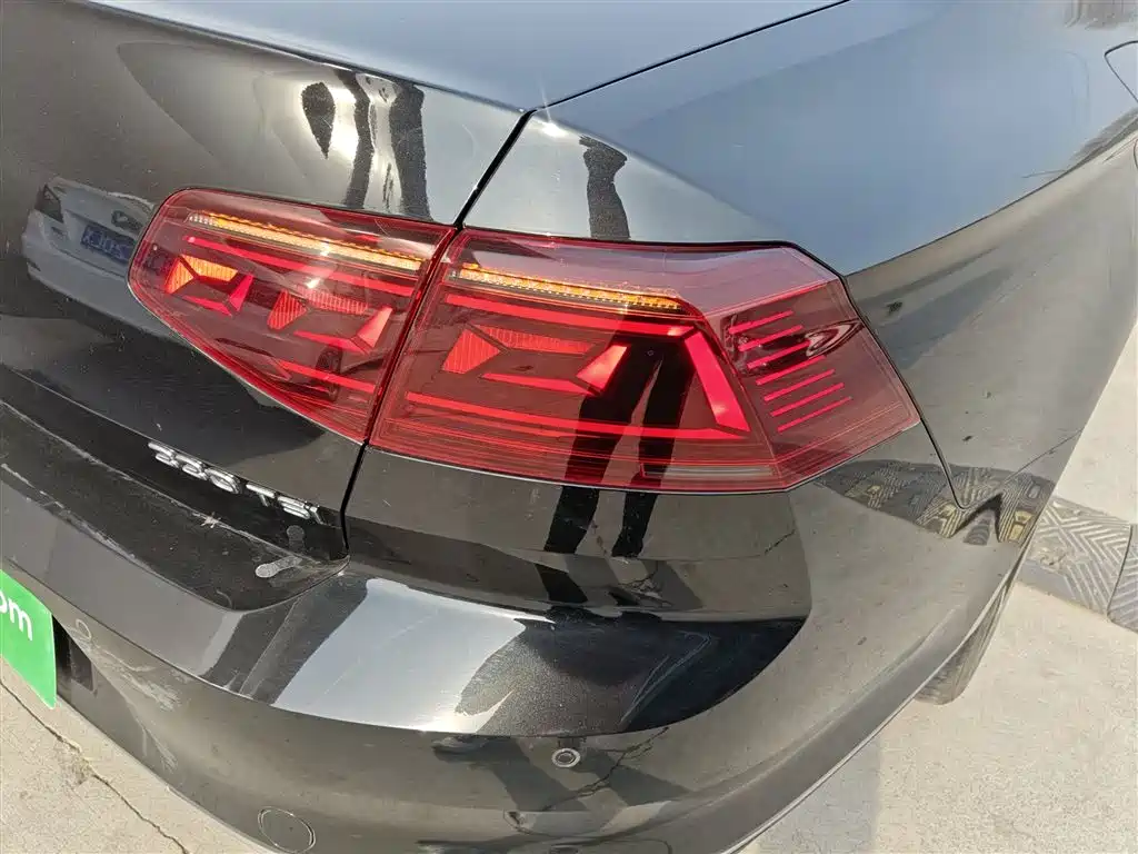 Volkswagen Magotan 2023 Model 2 Million Commemorative Edition 330TSI DSG Luxury фото 8