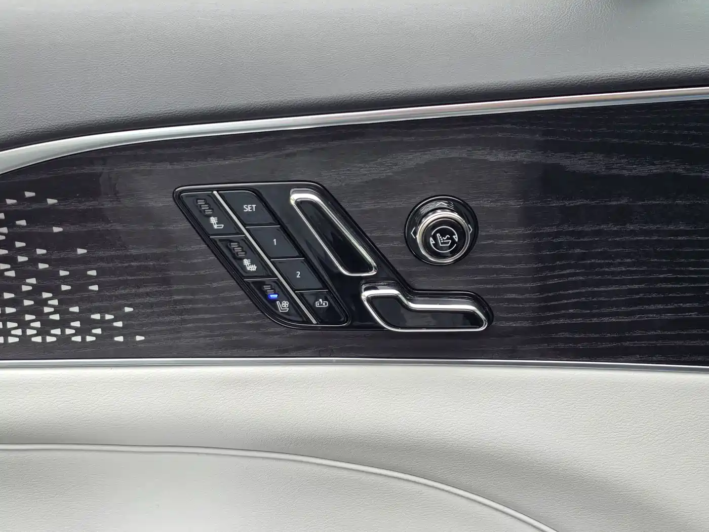 Cadillac IQ Rui Ge 2022 RWD Long Range Luxury Edition фото 21