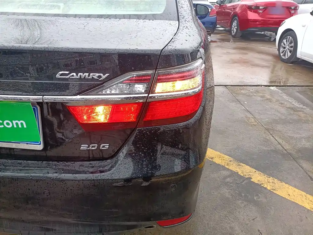 Toyota Camry 2015 2.0G Leading Edition фото 25