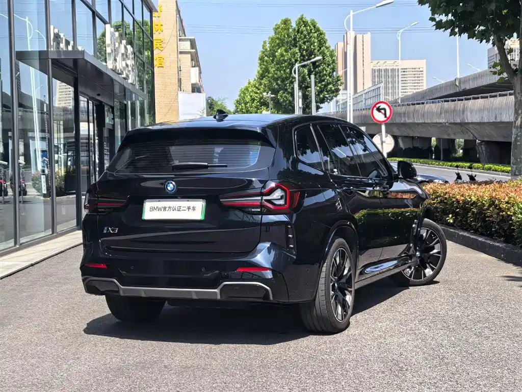 BMW iX3 2024 Innovation Leader фото 3