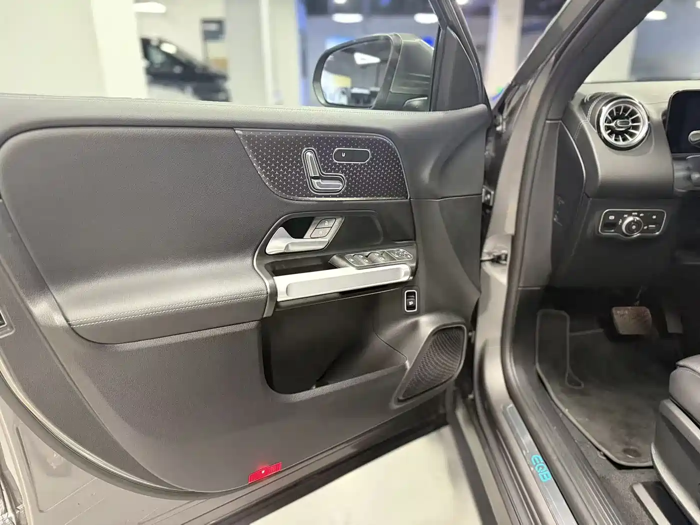 Mercedes-Benz EQB 2025 EQB 260 фото 10