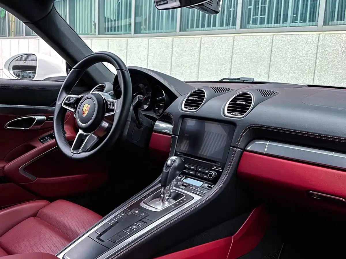 Porsche 718 2018 Cayman 2.0T фото 8