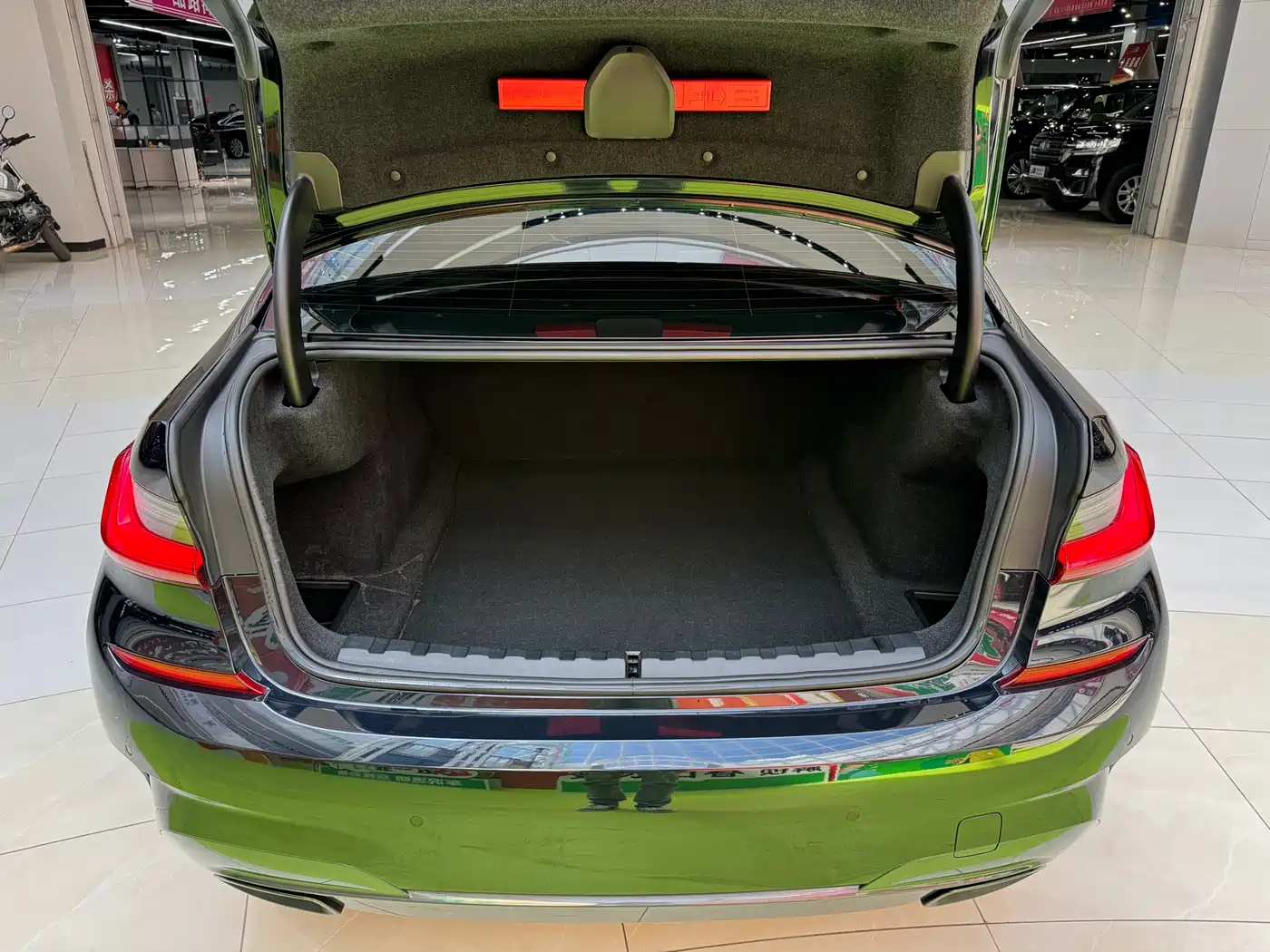 BMW 3 Series 2022 Facelift 325Li M Sport Shadow Edition фото 10