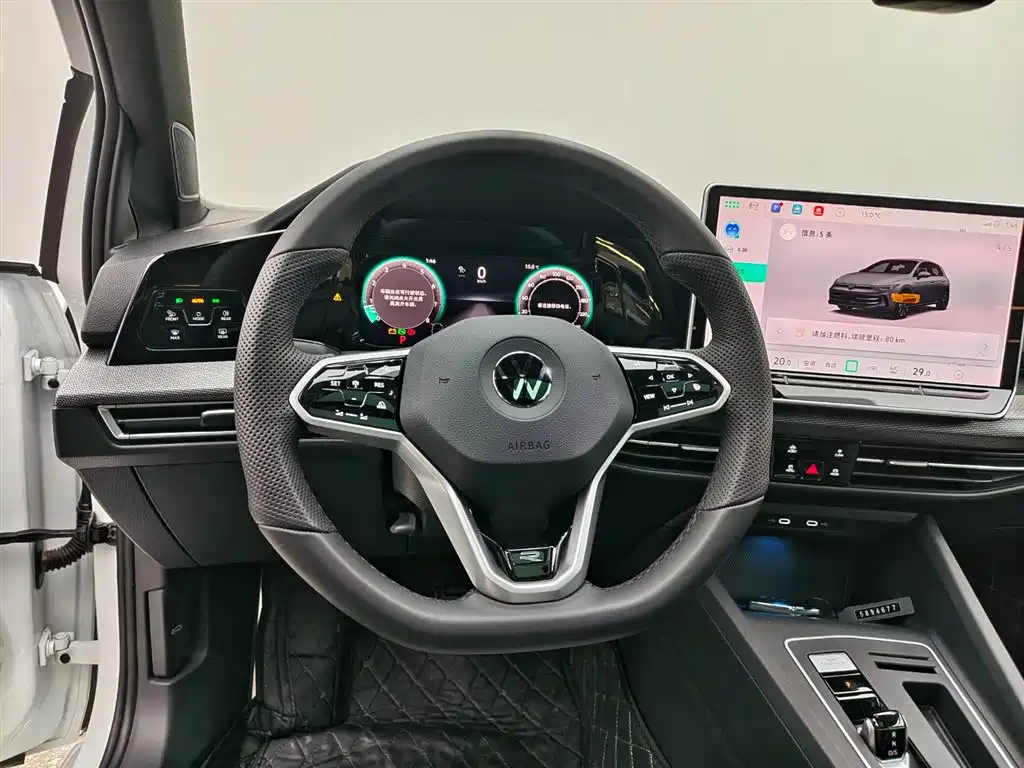 Volkswagen Golf 2025 300TSI R-Line фото 12