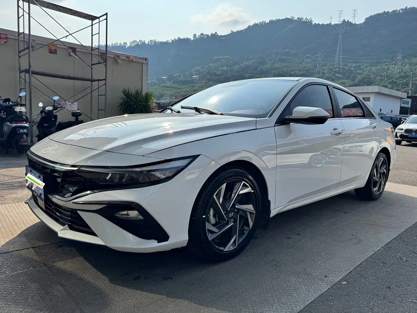 Hyundai Elantra 2023 1.5L CVT GLX Elite Edition