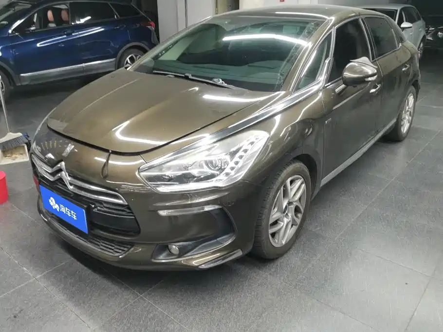 2015 DS 5