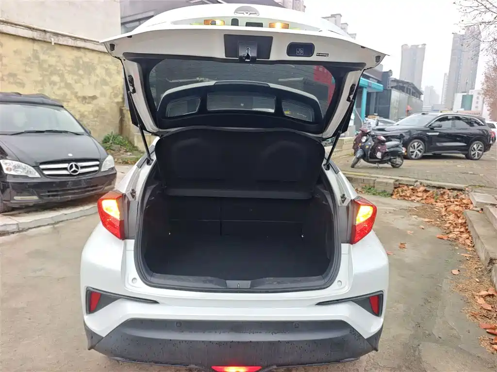Toyota C-HR 2021 2.0L Comfort Edition фото 15