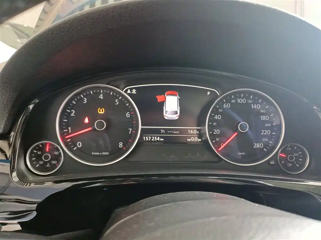 Volkswagen Touareg 2016 3.0TSI Glamour Edition фото 12