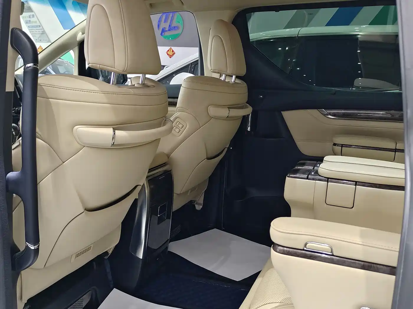 Toyota Vellfire 2023 Crown Hybrid 2.5L HV Ultimate фото 14
