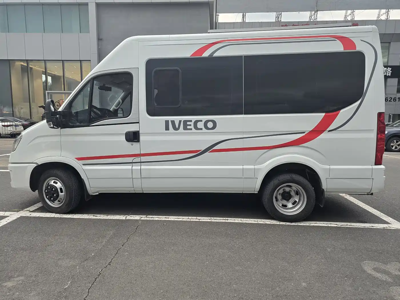 Iveco Daily 2023 2021 2.0T Manual Chaorui Long Wheelbase Short Overhang High Roof Sliding Door F1A