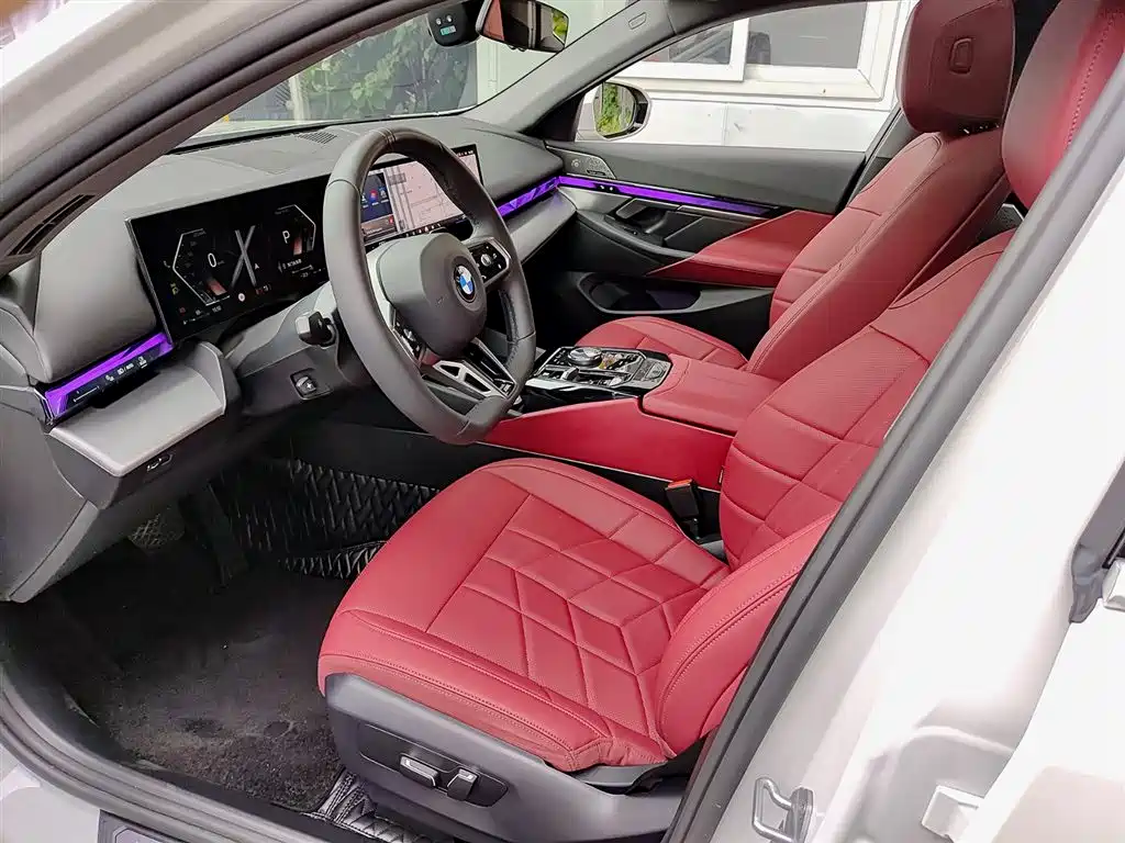 BMW 5 Series 2025 530Li Leading M Sport Package фото 7