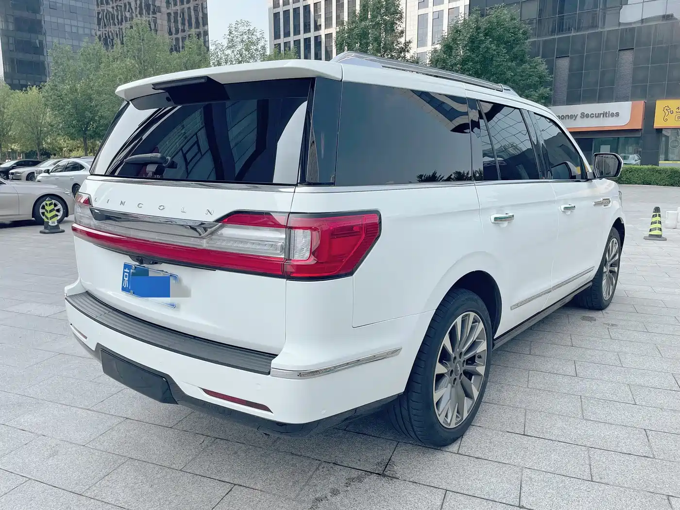 Фото 4 - Lincoln Navigator