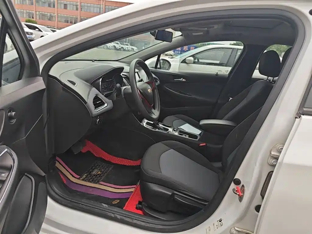 Chevrolet Cruze 2018 320 Automatic Pioneer Sunroof Edition фото 14