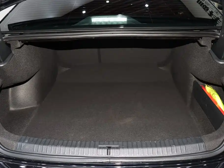 Volkswagen Passat 2023 Facelift 330TSI Luxury Edition фото 17