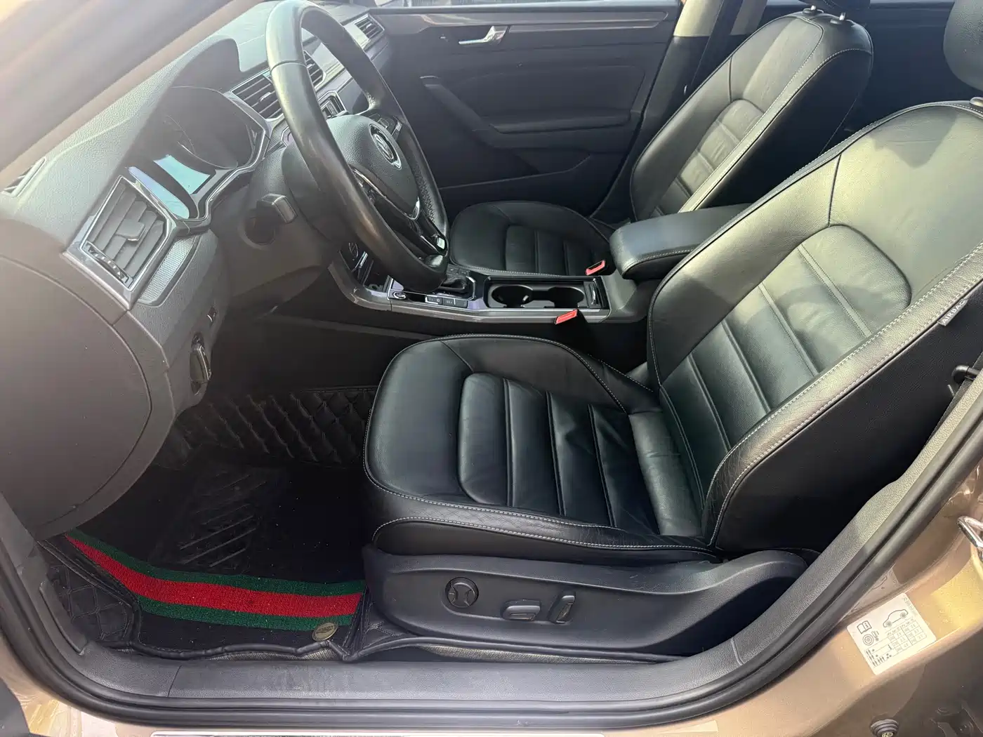 Volkswagen Passat 2017 330TSI DSG Prestige фото 7