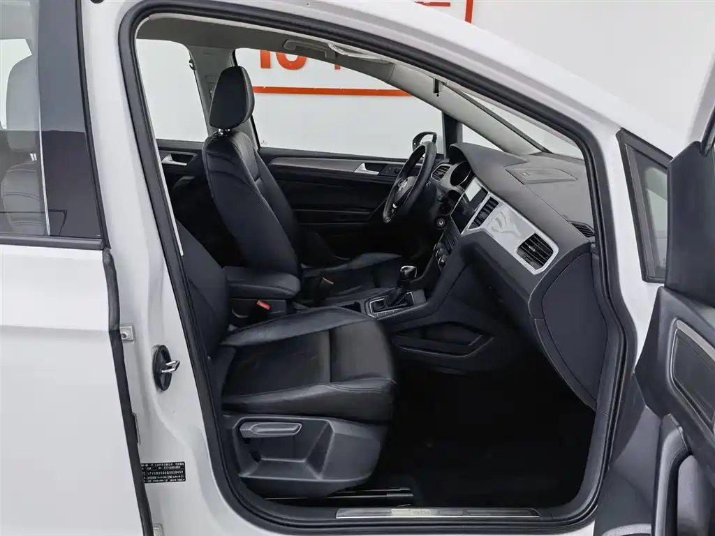 Volkswagen Golf Sportsvan 2016 1.6L Automatic Comfort фото 23