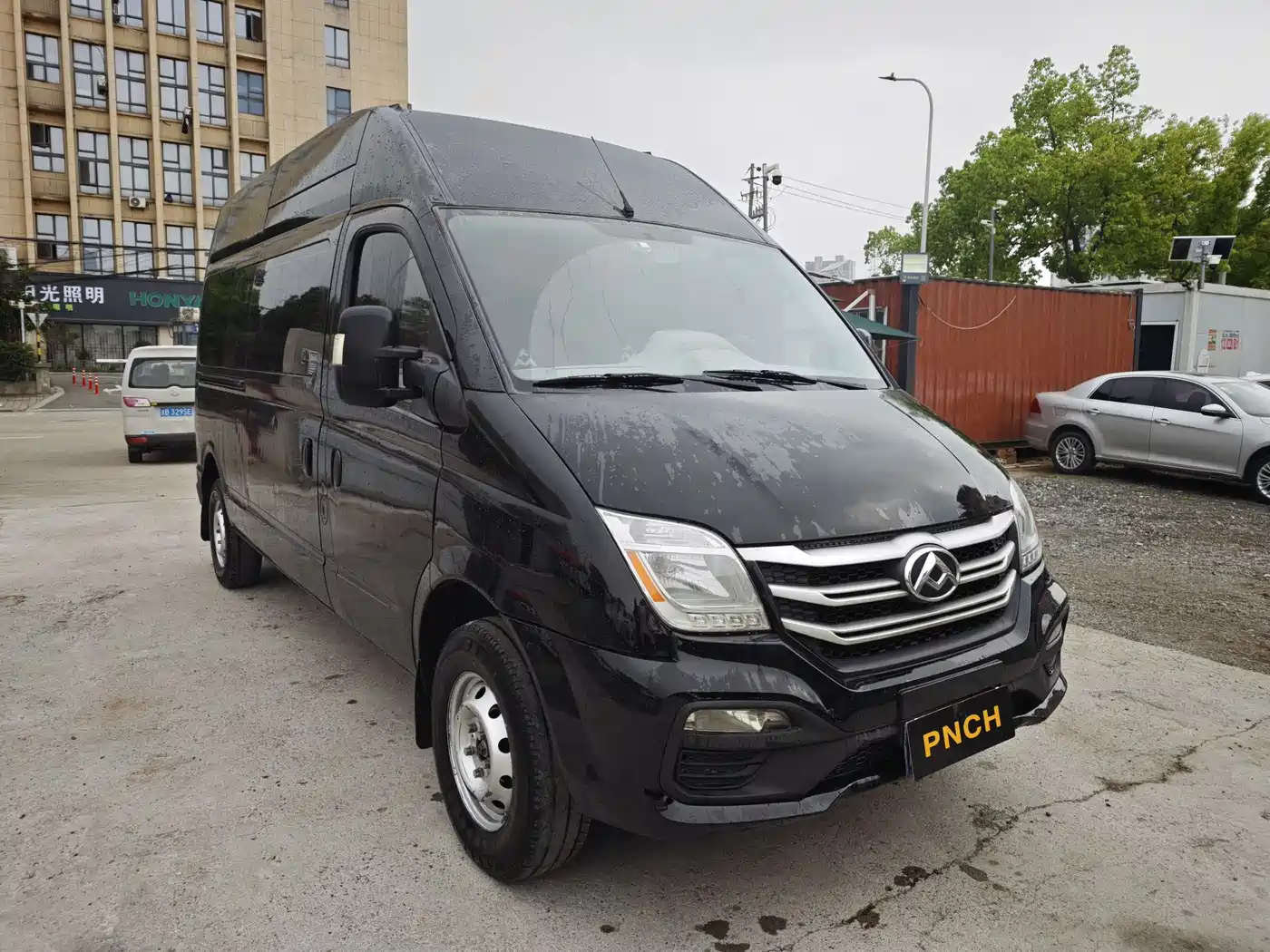 SAIC Maxus Xintu V80 2019 2.0T Plus AMT Aoyun Long Wheelbase Medium Roof 7-seater фото 3