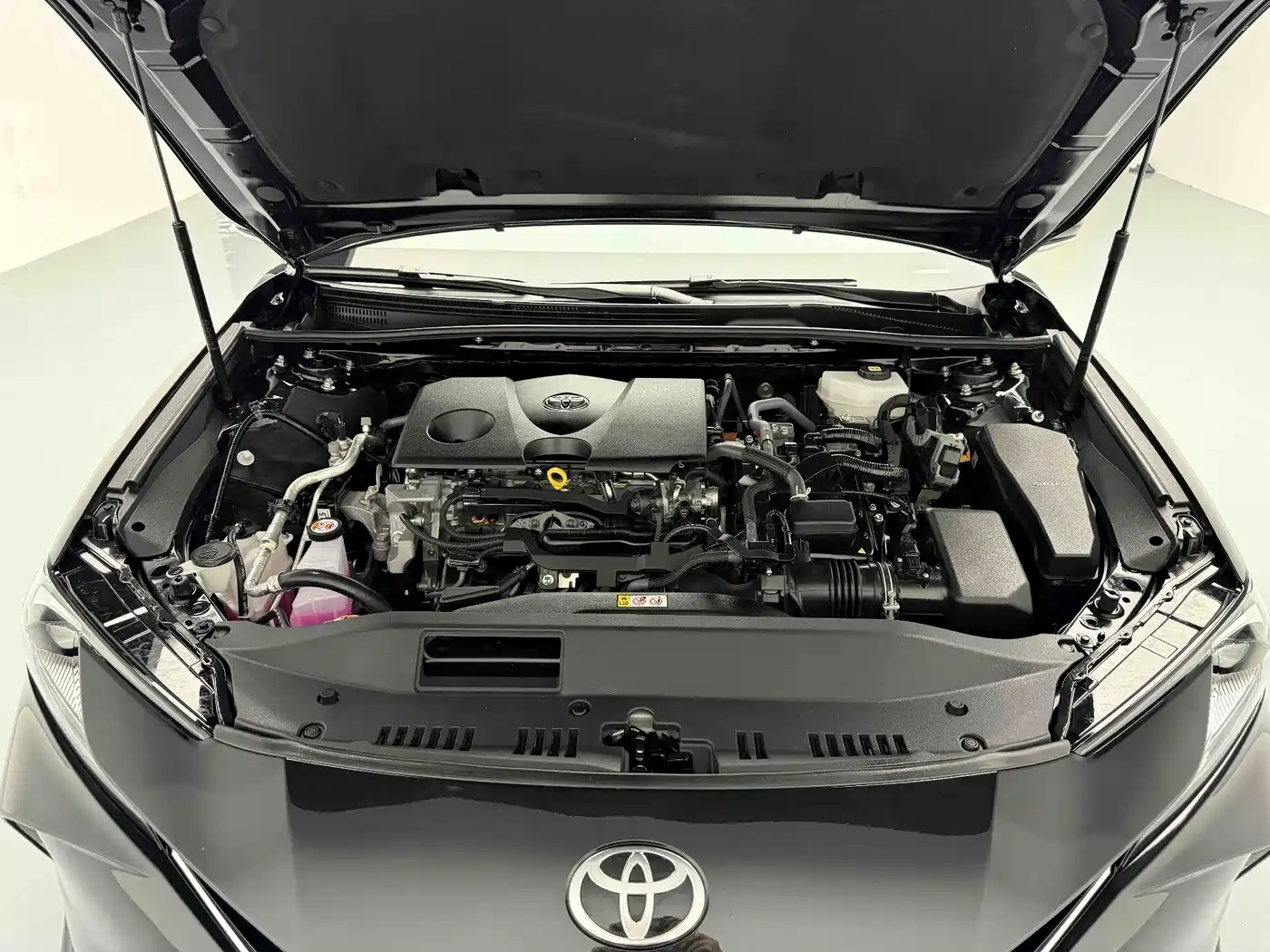 Toyota Camry 2026 Hybrid 2.0HE Elite Edition фото 14