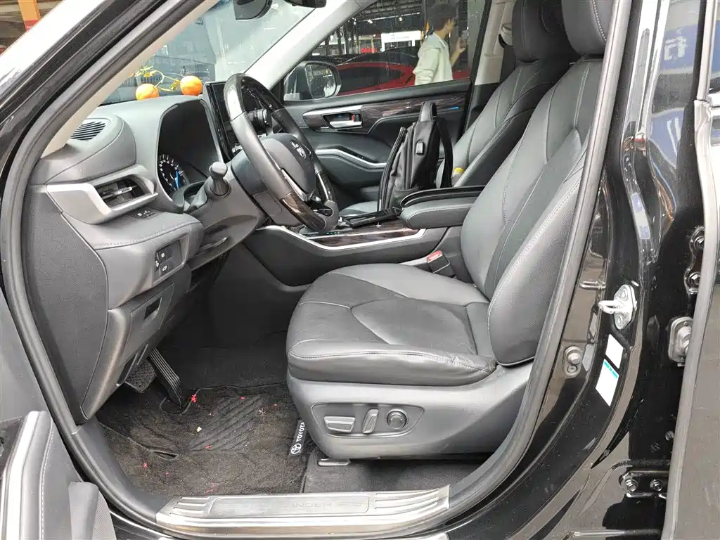 TOYOTA HIGHLANDER