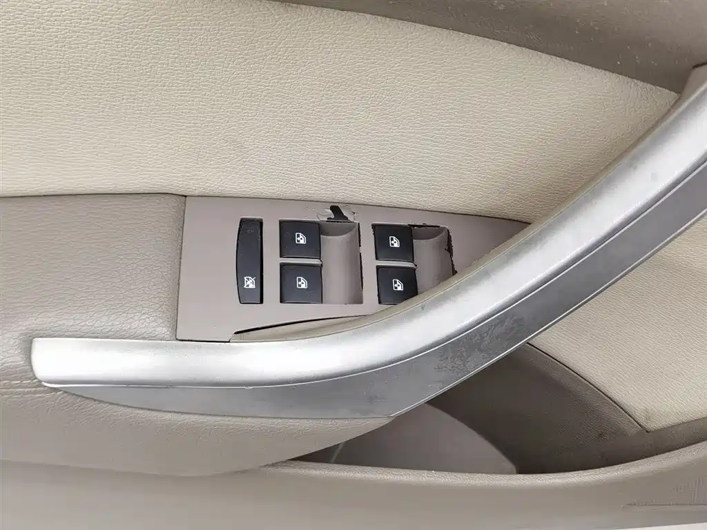 Buick Excelle 2013 GT 1.6L Automatic Fashion Edition фото 9