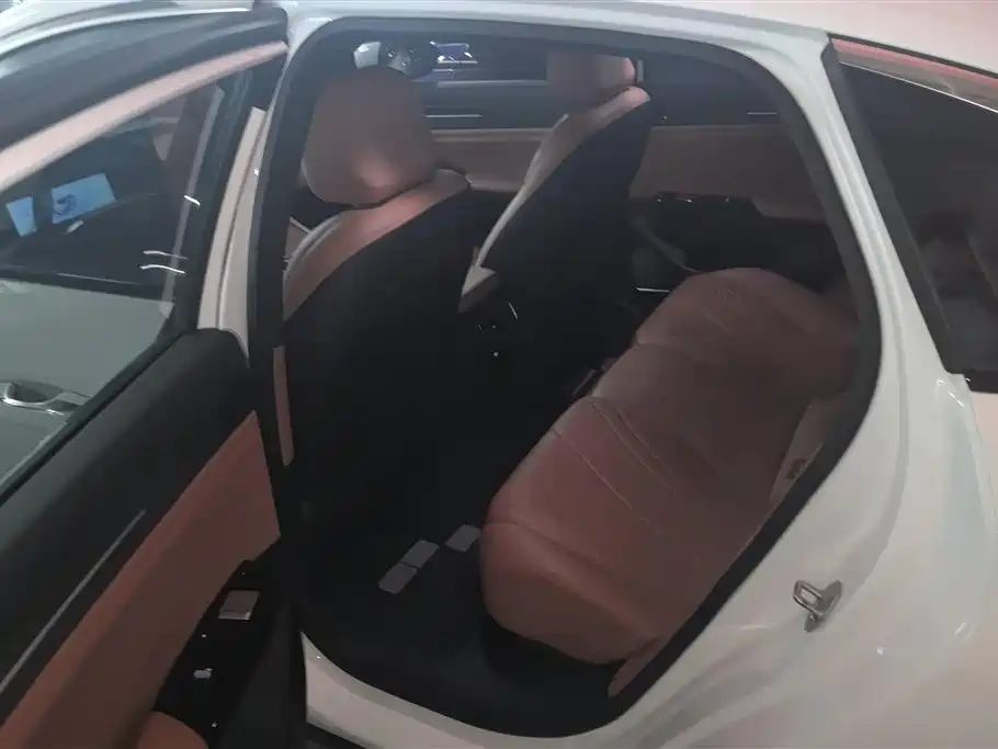 Geely Galaxy Galaxy L6 2025 EM-i 140km Starship Edition фото 11