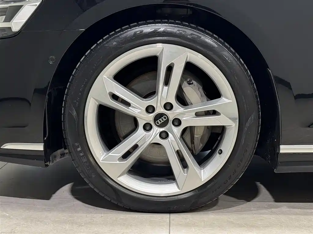 Audi A8 2023 A8L 50 TFSI quattro Exclusive фото 10