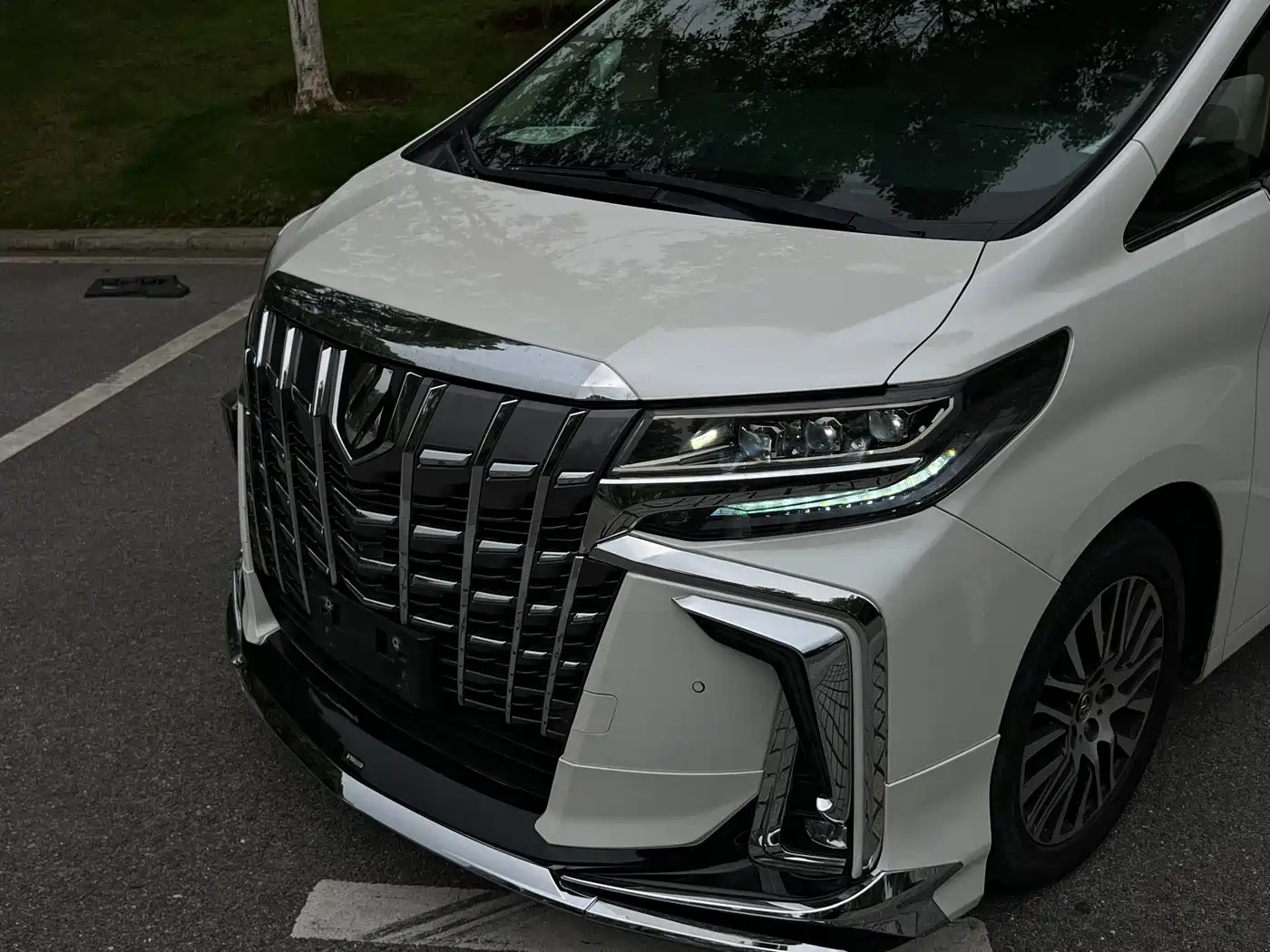 Toyota Alphard 2015 3.5L Premium Edition фото 16