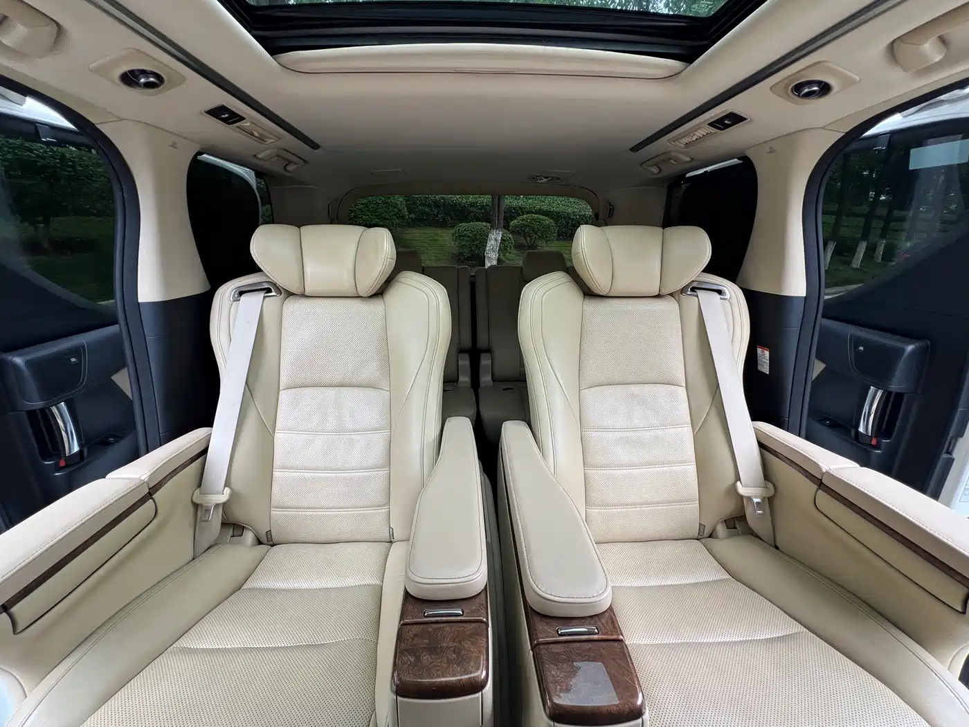 Toyota Alphard 2015 3.5L Premium Edition фото 11